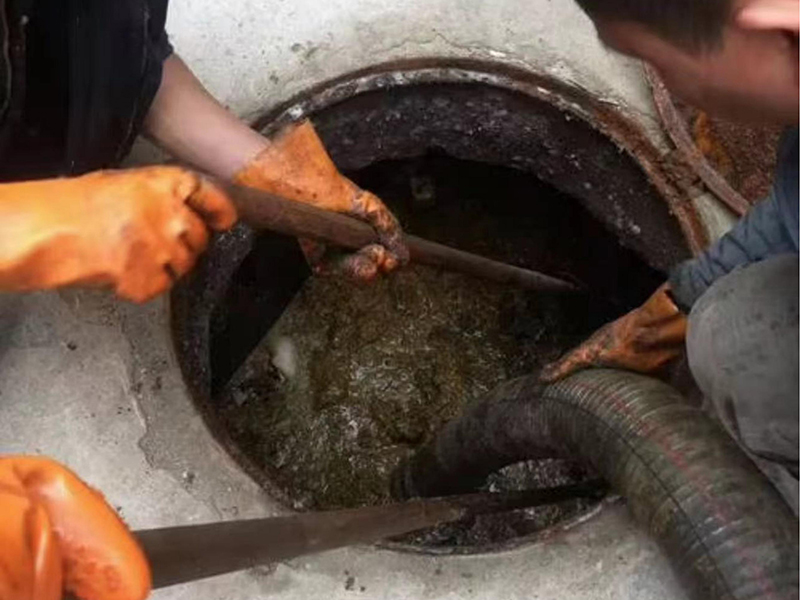 保靖清理化粪池时如何避免沼气的危害?